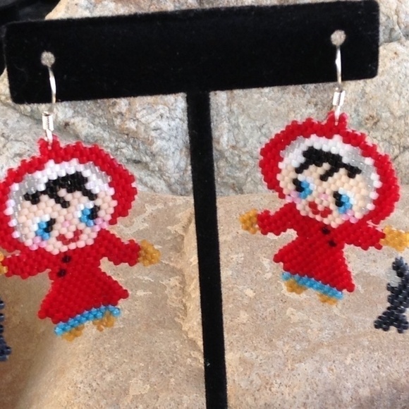 Eskimo Girl with her Catch of the Day Beaded Earrings - Picture 2 of 5